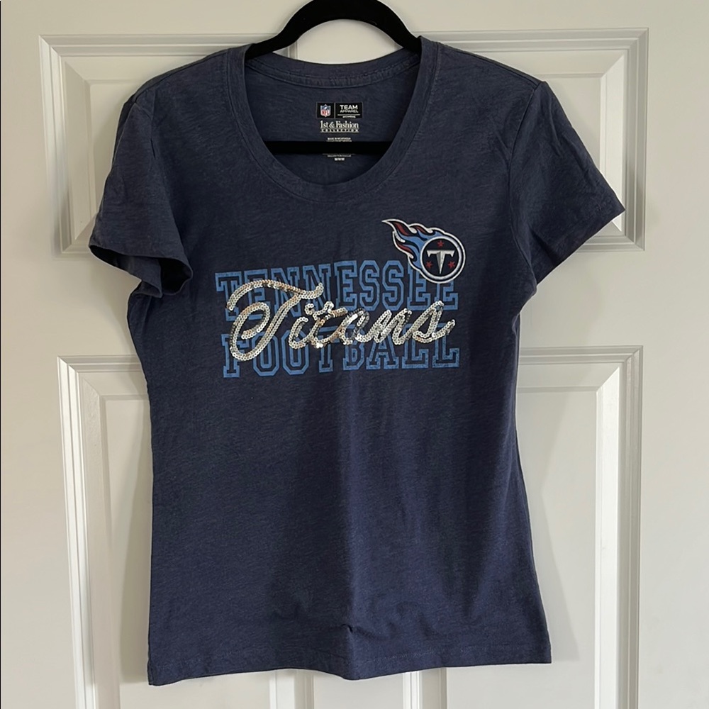 Tenneseee Titans Sequin T-shirt Size Medium